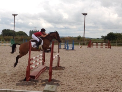 This is Rue on route to 4th and double clear in the Foxhunter at the Area 48 Summer Show.